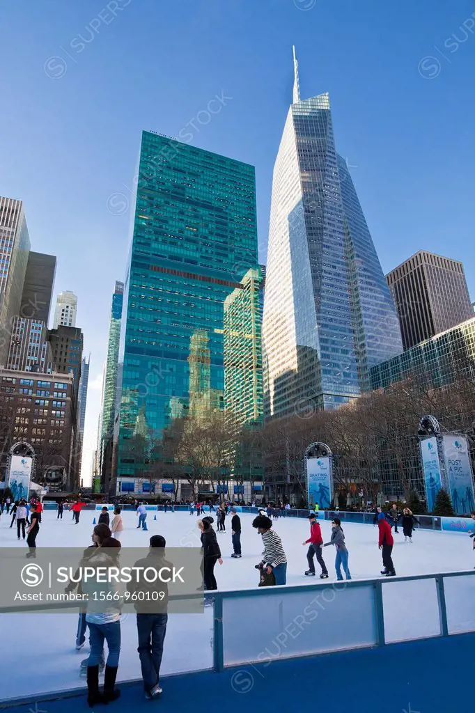 USA, New York City, Manhattan, Bryant Park-Ice Skating