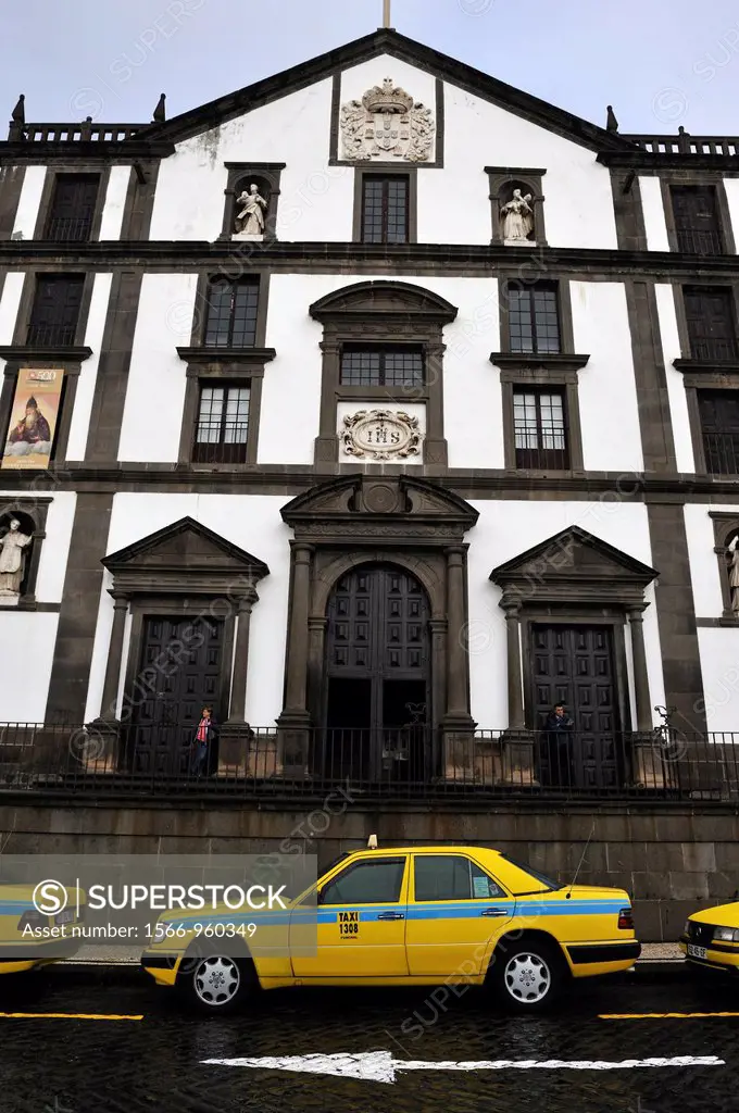 taxis parked in front of the Church of the Jesuit College, City Hall Square, Funchal, Madeira island, Atlantic Ocean, Portugal