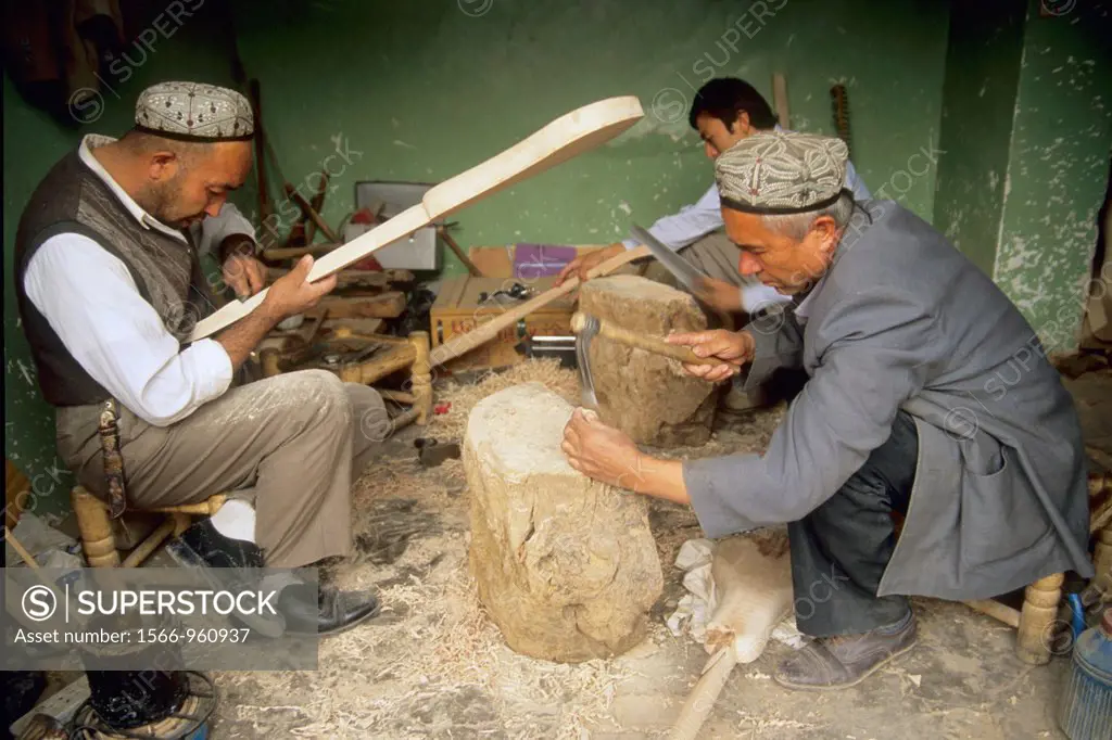 China, Xinjiang, Kashi Kashgar uyghur craftsmen