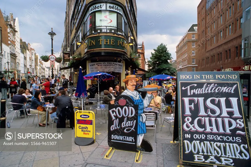 U K , Britain, England, London, Mayfair, pub, fish & chips, street scene