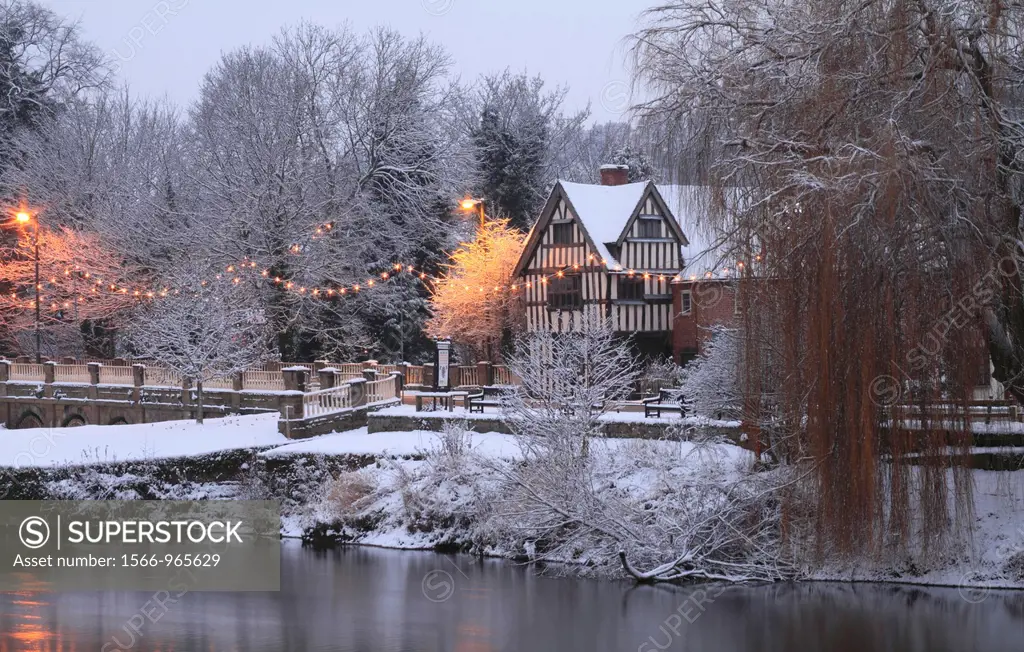 Snowfall at Beale´s Corner on the River Severn, Bewdley, Worcestershire, England, Europe