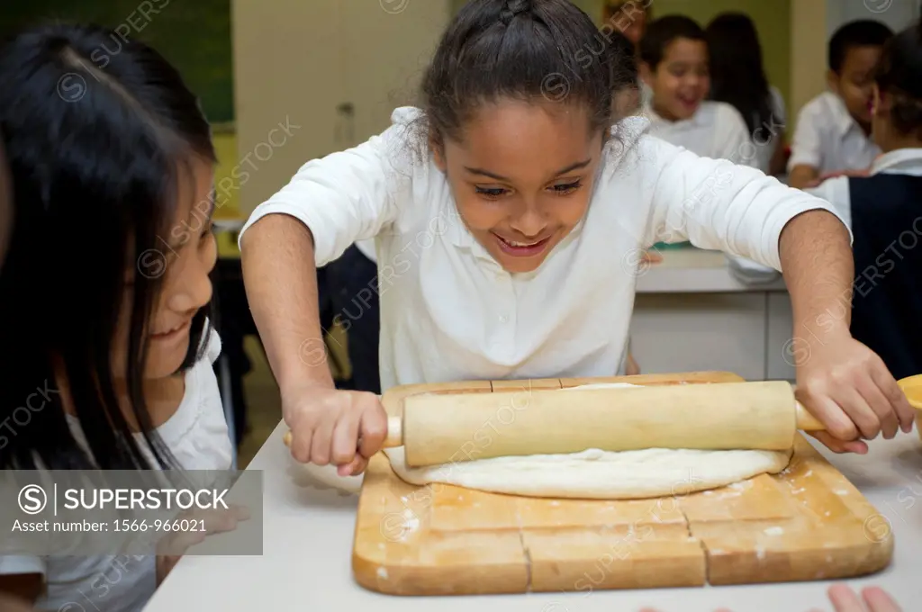 As part of National Food Day, second and third graders participate in a Plant Part Pizza cooking session at Columbia University´s Teachers College in ...