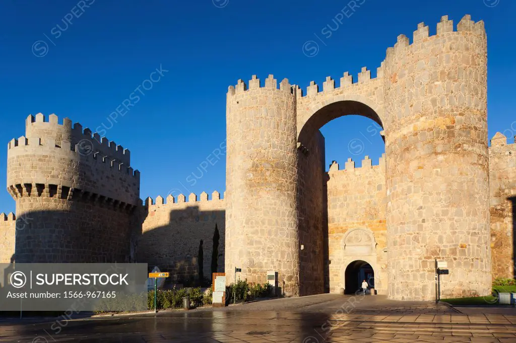 Spain, Castilla y Leon Region, Avila Province, Avila, Las Murallas, town walls, morning light on Puerta del Alcazar gate