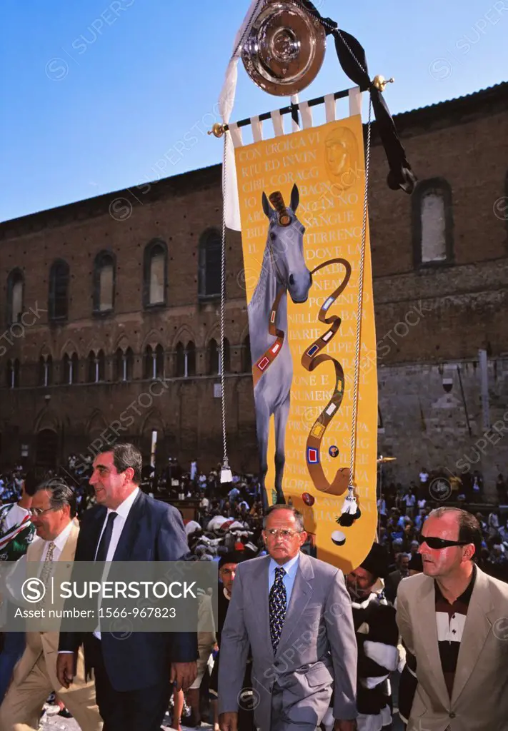 The Palio Banner is accompanied into the Duomo Cathedral by local dignitaries, The Palio, Siena, Tuscany, Italy