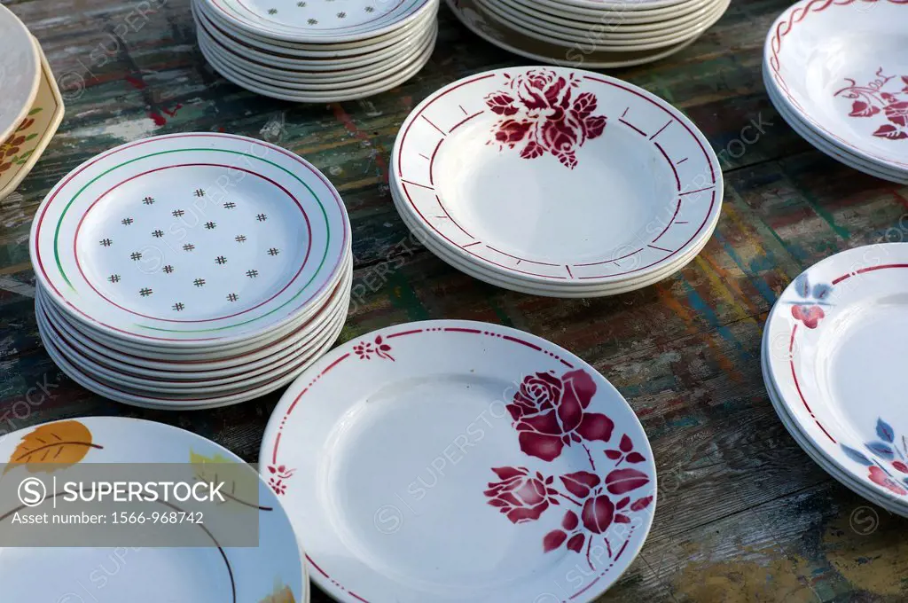 Tableware decorated with stencil, ceramic, porcelain, flea market, Sunbury Antiques Market, Kempton Park, England, UK