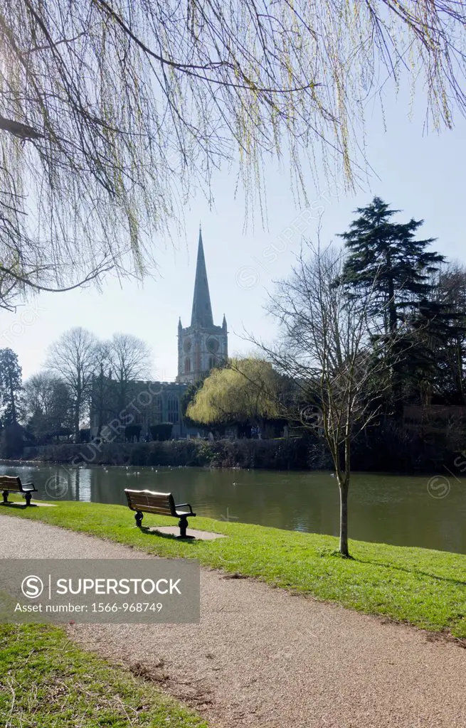 Europe, UK, England, Warwickshire, Stratford on Avon, Holy Trinity Church spring