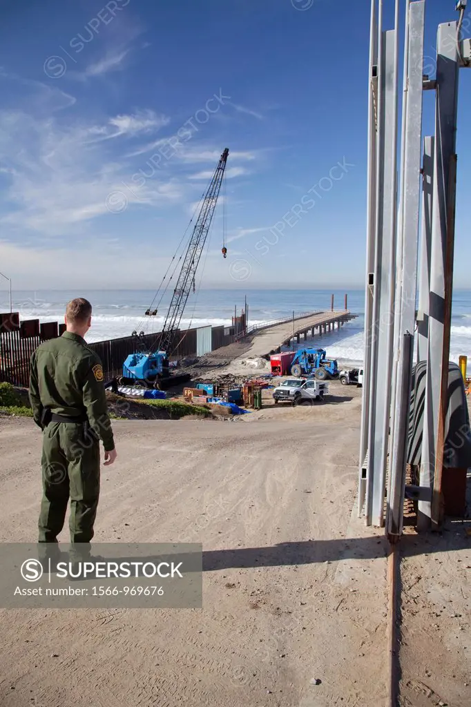 San Ysidro, California - The U S  Border Patrol´s ´Surf Fence Project´ project extends the border fence between the United States and Mexico fruther i...