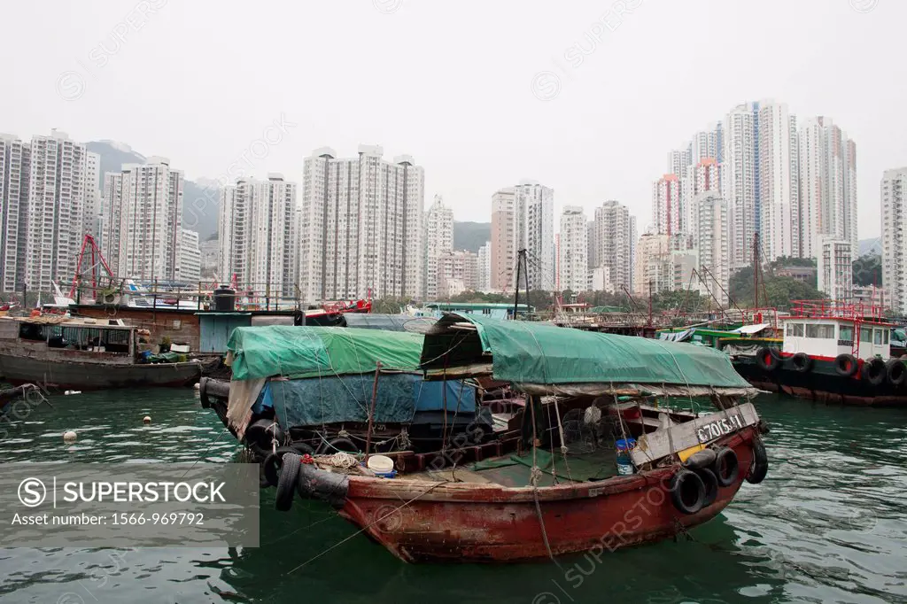 houseboat in aberdeen, hongkong