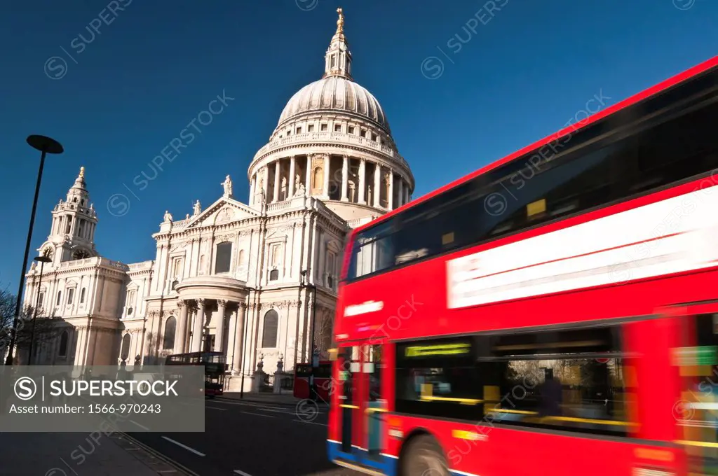 St  Paul´s Cathedral with a red London tour bus, seen from the south, London, United Kingdom
