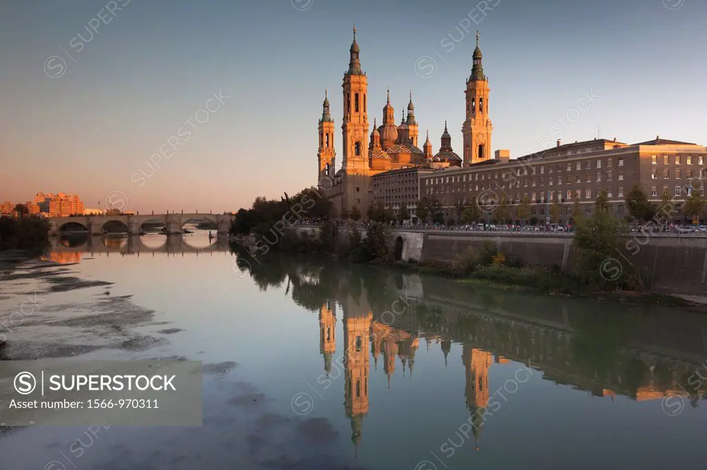 Spain, Aragon Region, Zaragoza Province, Zaragoza, Basilica de Nuestra Senora de Pilar on the Ebro River, sunset
