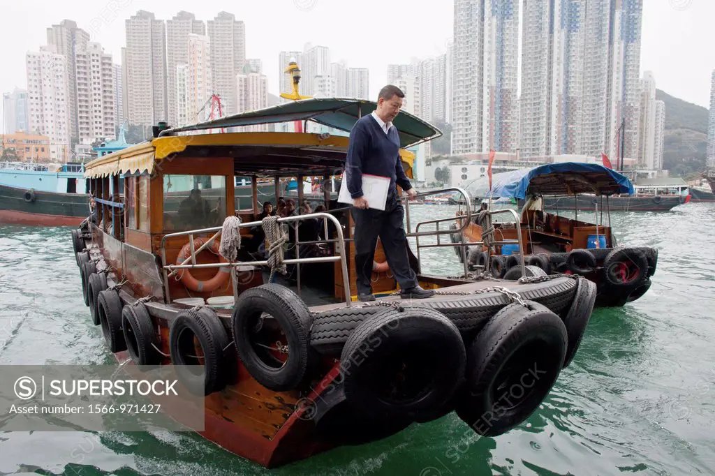 ferry in hongkong aberdeen