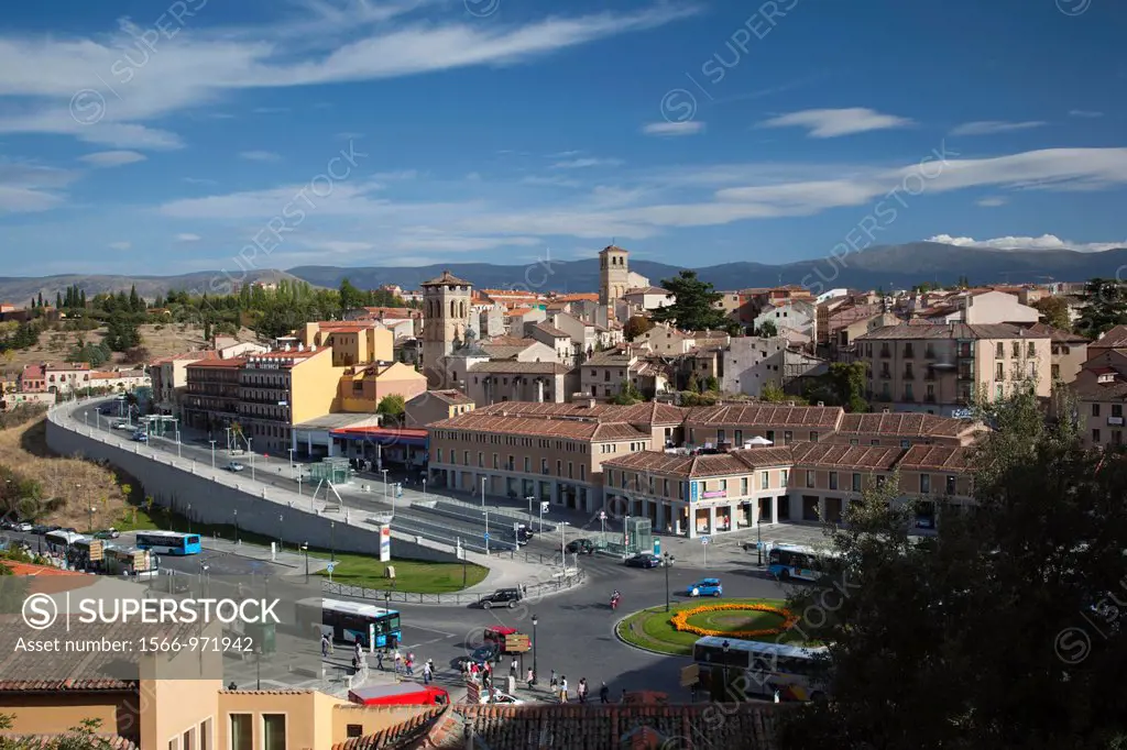 Spain, Castilla y Leon Region, Segovia Province, Segovia, elevated town view from El Acueducto, Roman aqueduct