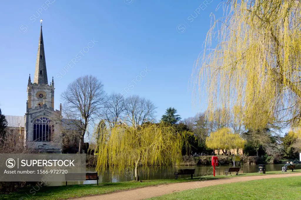 Europe, UK, England, Warwickshire, Stratford on Avon, Holy Trinity Church spring