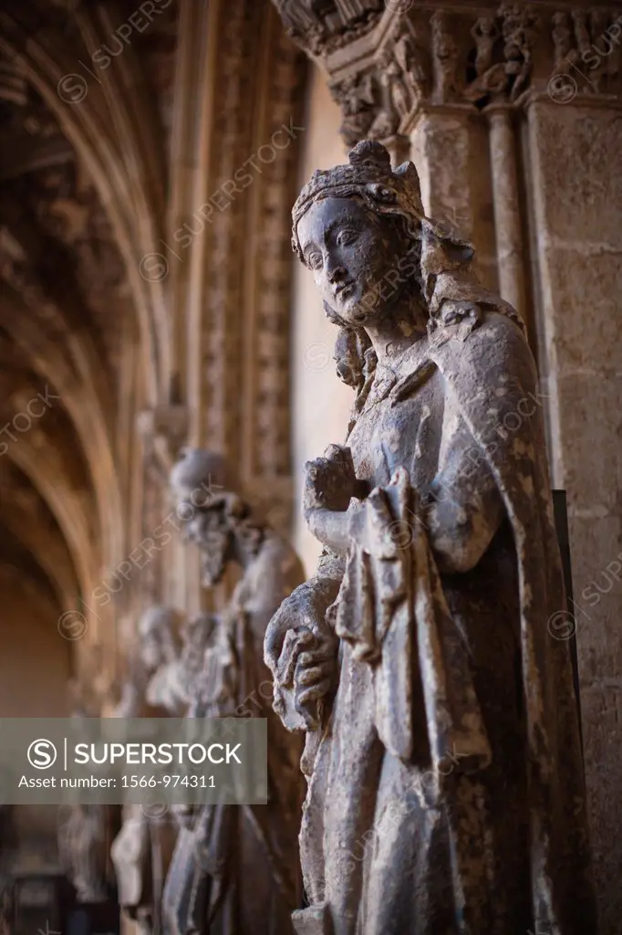 Spain, Castilla y Leon Region, Leon Province, Leon, Catedral de Leon, cathedral, detail of the cloisters