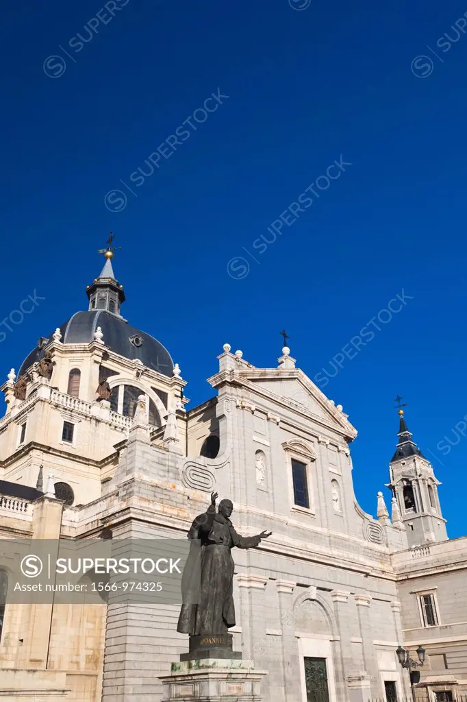 Spain, Madrid, Centro Area, Catedral de Nuestra Senora de Almudena cathedral