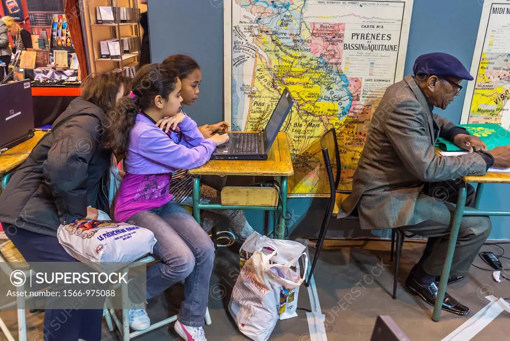 Paris, France, Families Using Laptop Computers in Classroom, at French Book Fair, Salon du Livre