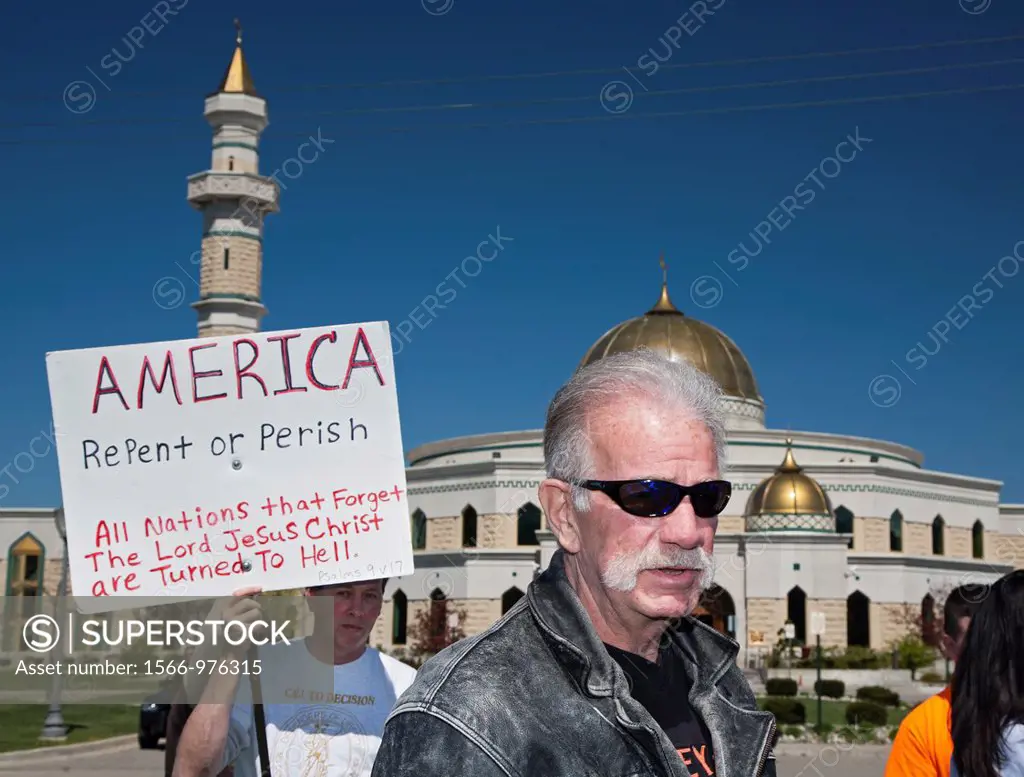 Dearborn, Michigan - Florida pastor Terry Jones holds a rally against Islam in front of the Islamic Center of America