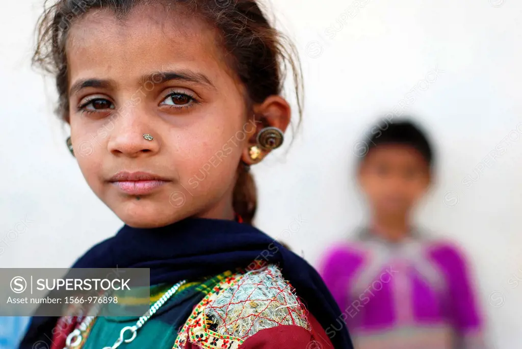 Girls belonging to the Rebari caste. Kachchh area, Gujarat, India. Rebari are pastoralists who still live in a traditional way in western India. Staun...