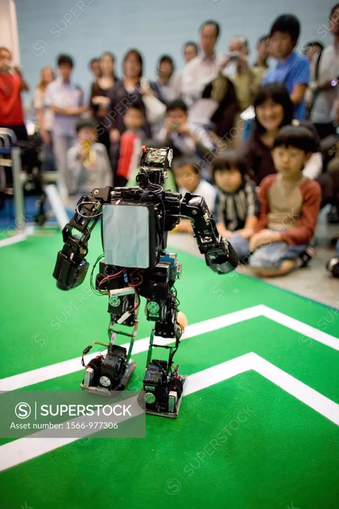 The first robot fair was held in Tokyo-Japan on 11 oct 2008 The main roboto builders showed their work at this venue This warrior or fighter robot can...