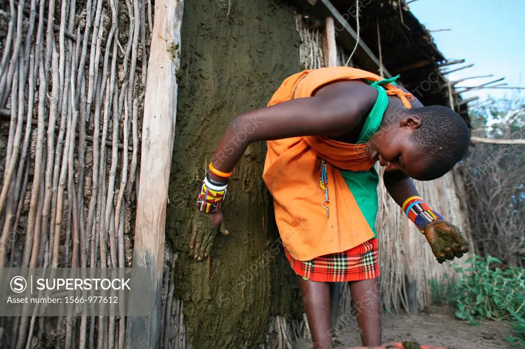 Ngoiroro is a village of 200 inhabitants, all belonging to the Massai Tribe  The village lays right in the rift valley, south of Nairobi against the t...