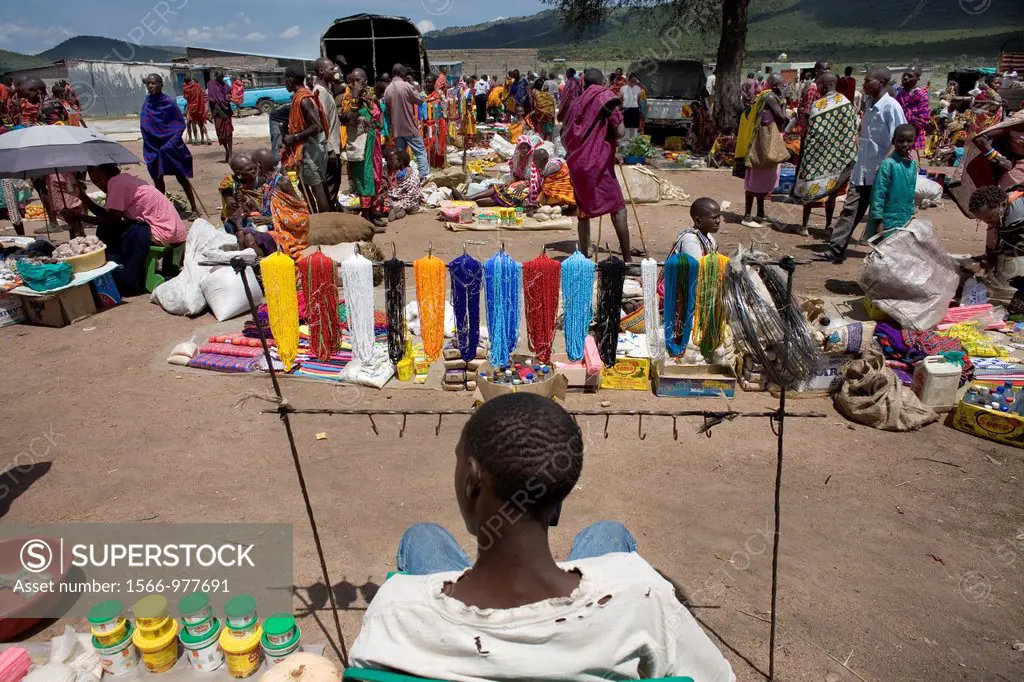 Weekly open air market in South kenya, bordering game park ´Maasai Mara´, inhabited by the massai ethnic tribe
