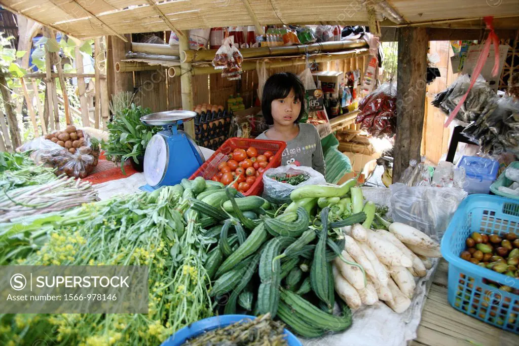 Food market in Mae Sot Around 130,000 Burmese refugees have settled in Thailand due to opression in their homeland of Myanmar Burma Approximately 30,0...