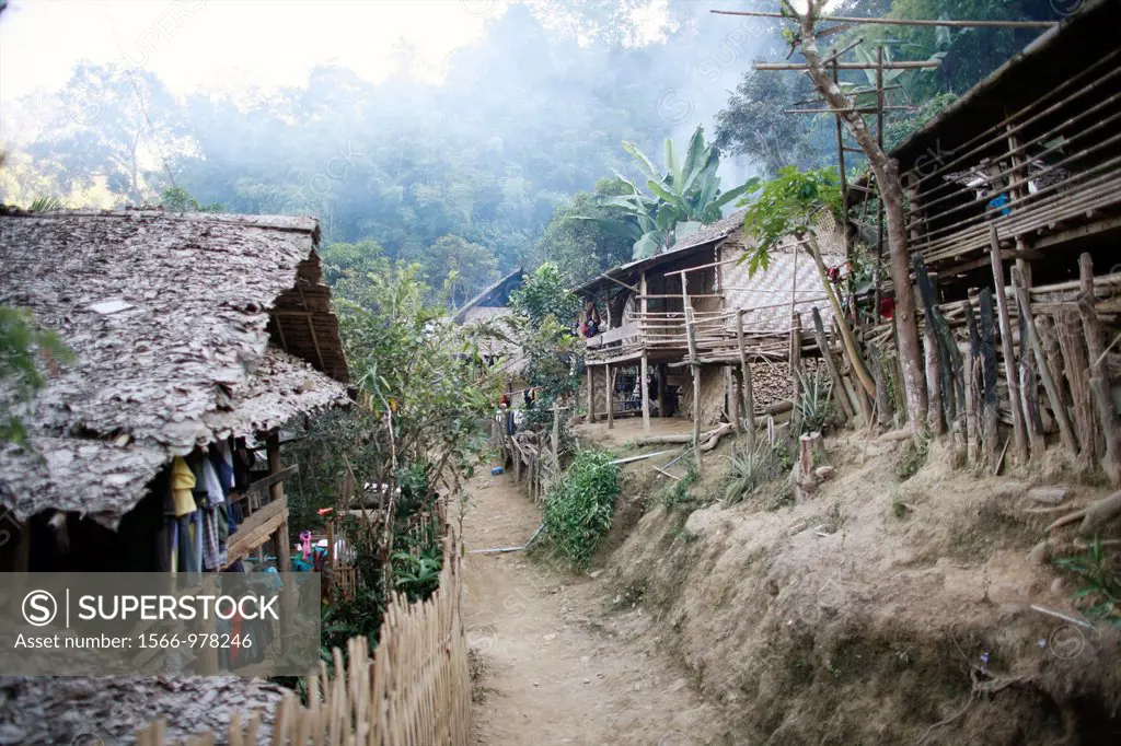 View of the Longneck village and some houses Approximately 300 Burmese refugees in Thailand are members of the indigenous group known as the Longnecks...
