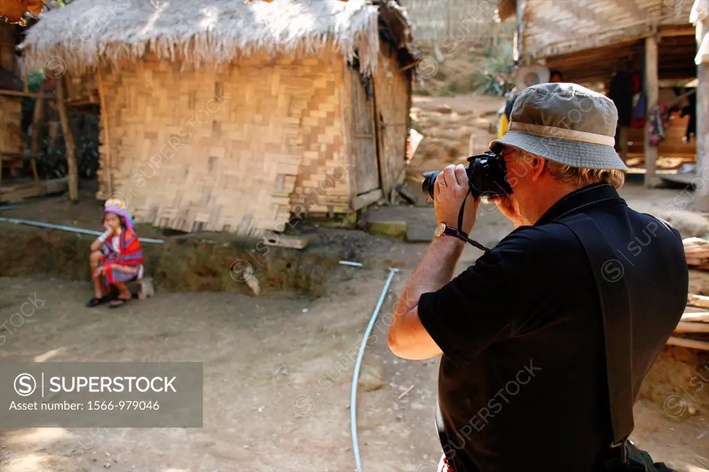 A Western tourist takes a photo of a Longneck girl Approximately 300 Burmese refugees in Thailand are members of the indigenous group known as the Lon...