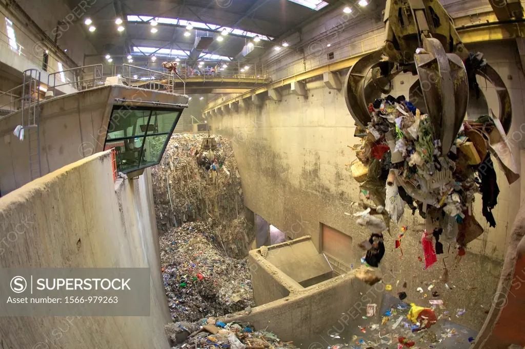 The combustor ´Twence´ in The Netherlands is able to process 550,000 tonnes of waste and 150,000 tonnes of biomass annually The majority of waste is b...