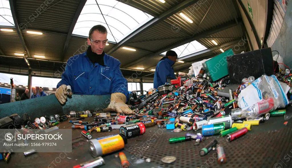 Recycling of batteries All municipalities in The Netherlands are required to provide known collection points for recyclable and/or hazardous materials...