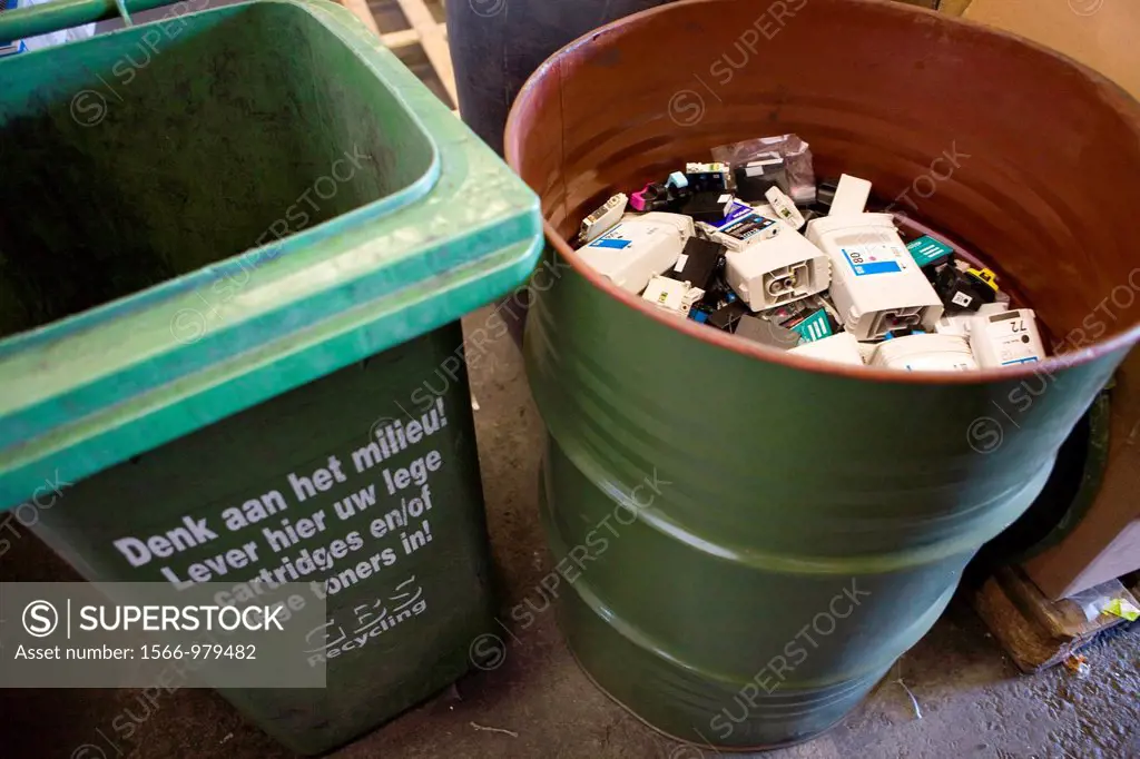 Recyling of cartridges All municipalities in The Netherlands are required to provide known collection points for recyclable and/or hazardous materials...