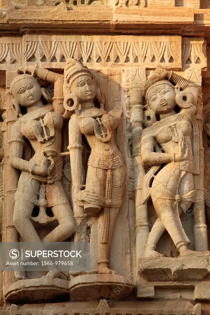 India, Rajasthan, Chittorgarh, Jain temple, statues, stone carving,