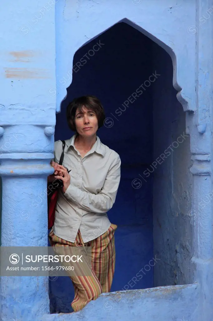 India, Rajasthan, Jodhpur, Old City, blue brahmin house, western tourist,