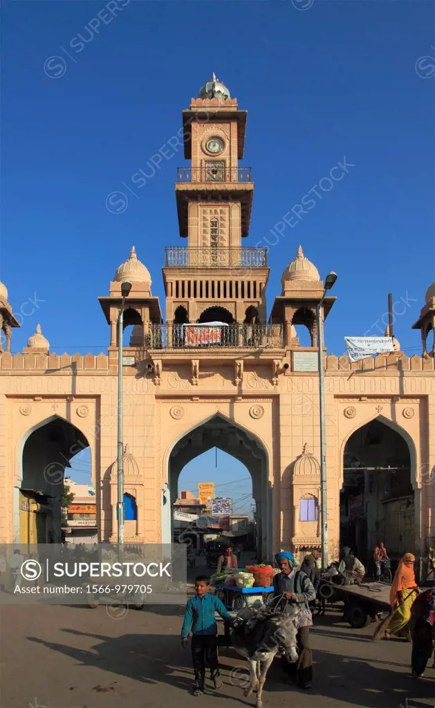 India, Rajasthan, Nagaur, Old City, gate, clock tower, street scene,