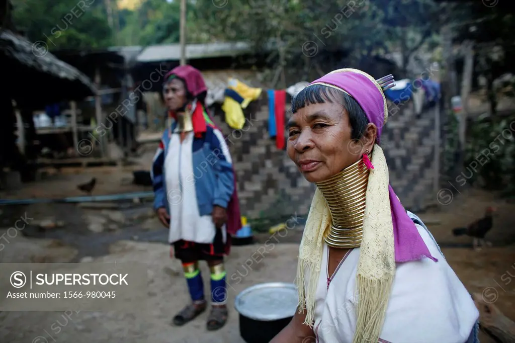 Longneck woman in their village Approximately 300 Burmese refugees in Thailand are members of the indigenous group known as the Longnecks The largest ...