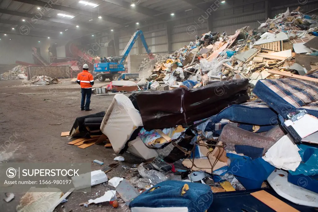 The combustor ´Twence´ in The Netherlands is able to process 550,000 tonnes of waste and 150,000 tonnes of biomass annually The majority of waste is b...