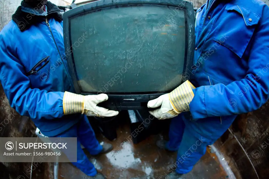 Recycling of TV´s All municipalities in The Netherlands are required to provide known collection points for recyclable and/or hazardous materials All...