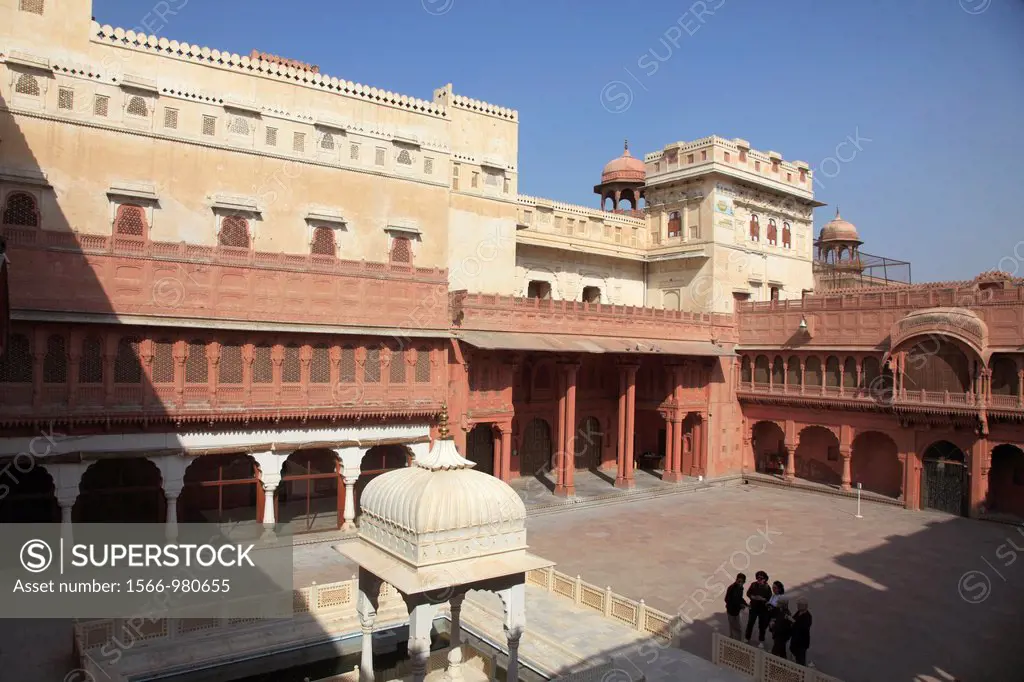 India, Rajasthan, Bikaner, Junagarh Fort, courtyard,