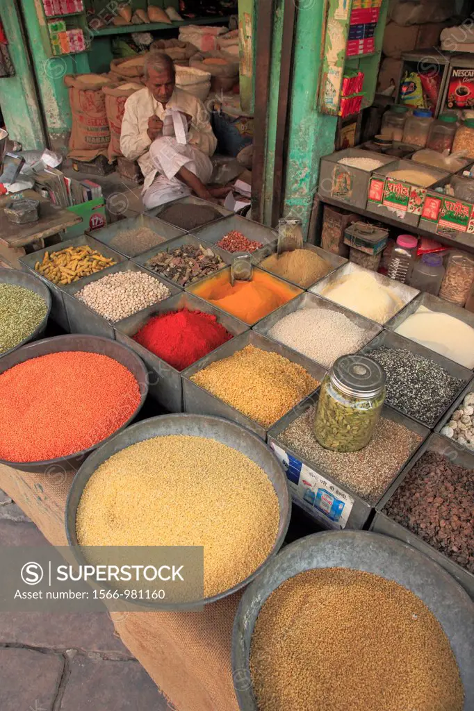 India, Rajasthan, Jodhpur, Sardar Bazar, food shop, grain, spices,