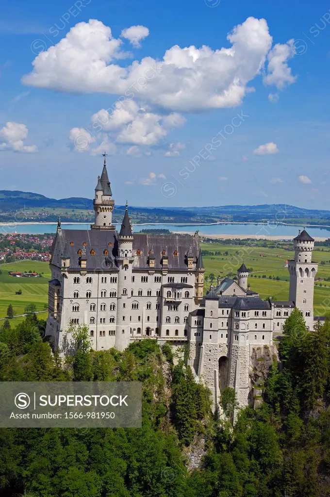 Neuschwanstein Castle (Schloss Neuschwanstein), Allgau, Fussen, Romantische Strasse (´Romantic Road´), Bavaria, Germany, Europe