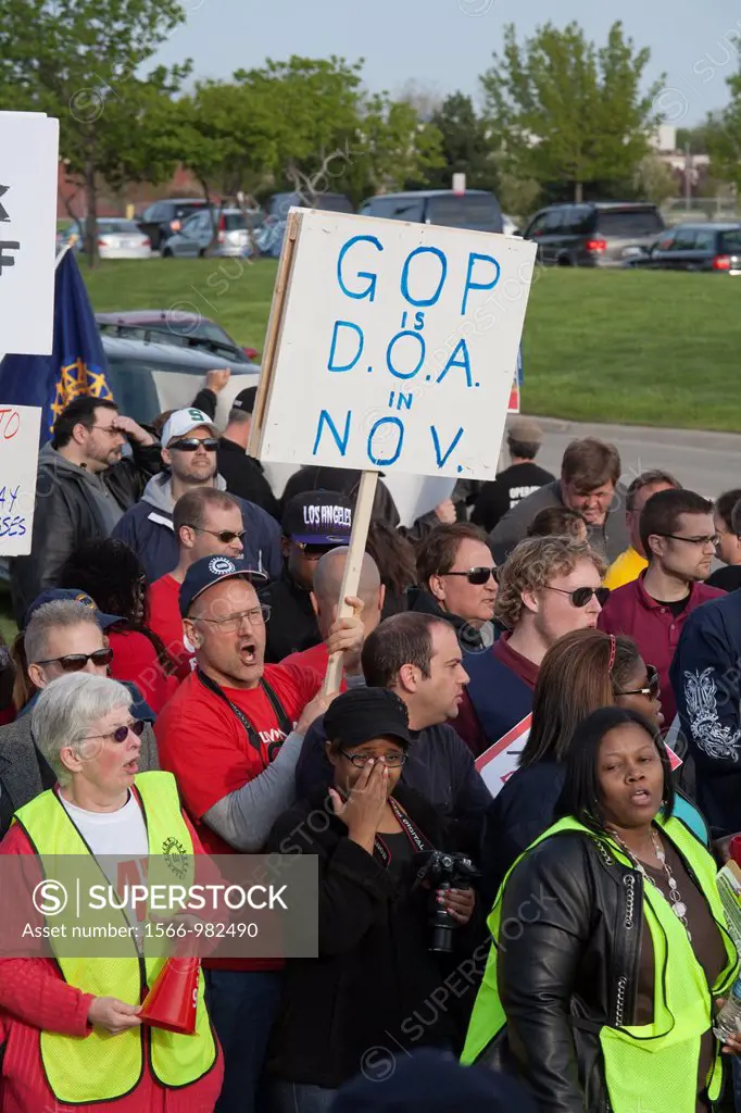 Troy, Michigan - Over a thousand union members picketed a Republican fundraiser featuring Wisconsin Governor Scott Walker and Michigan Governor Rick S...
