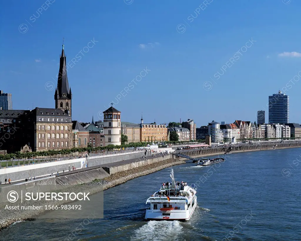 Germany, Duesseldorf, Rhine, Rhineland, North Rhine-Westphalia, NRW, Rhine promenade, Lambertus church, castle tower, excursion ship