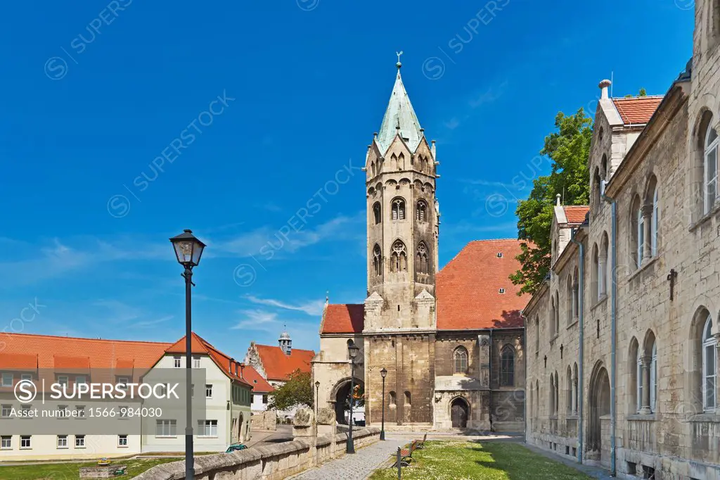 The St Mary´s Church is a late Romanesque three-aisled basilica dating back to 1225 and recalls in its construction of the Naumburg Cathedral Freyburg...