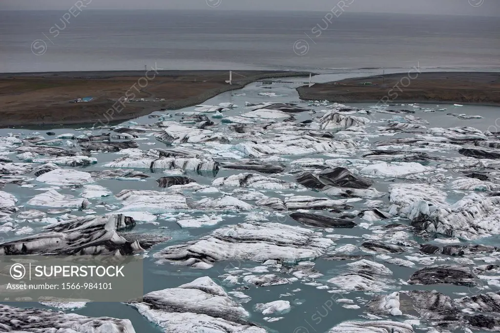 Icebergs in Jokulsarlon glacial lagoon, Breidamerkurjokull , Vatnajokull Ice Cap, Iceland  Images showing a glacial surge  A surge-type glacier has a ...