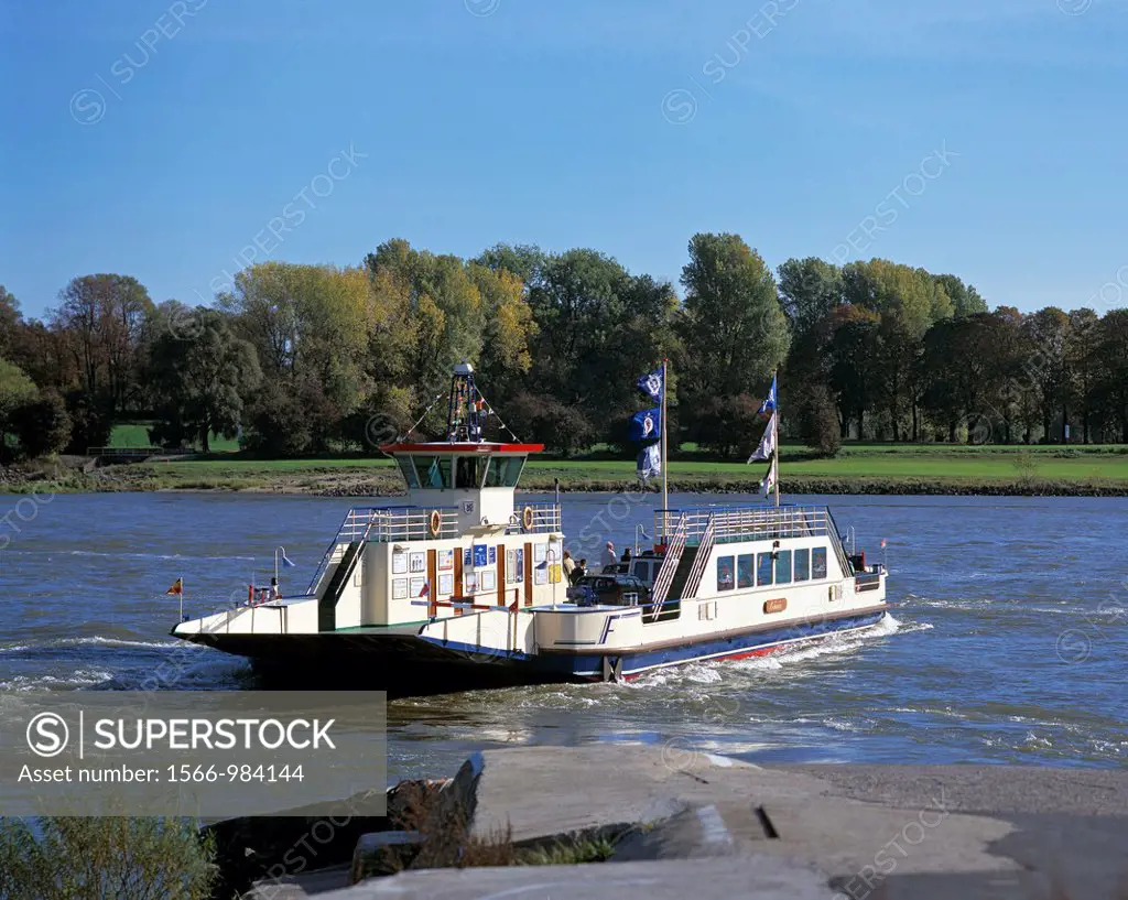 Germany, Duesseldorf, Rhine, Rhineland, North Rhine-Westphalia, NRW, Duesseldorf-Kaiserswerth, Rhine ferry between Meerbusch-Langst-Kierst and Duessel...