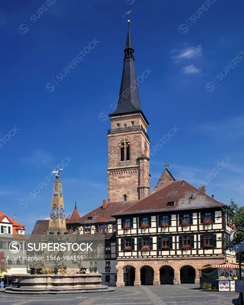 Germany, Schwabach, Middle Franconia, Bavaria, market place, Koenigsplatz, Schoener Brunnen, well, parish church Saint Johannes and Saint Martin, evan...