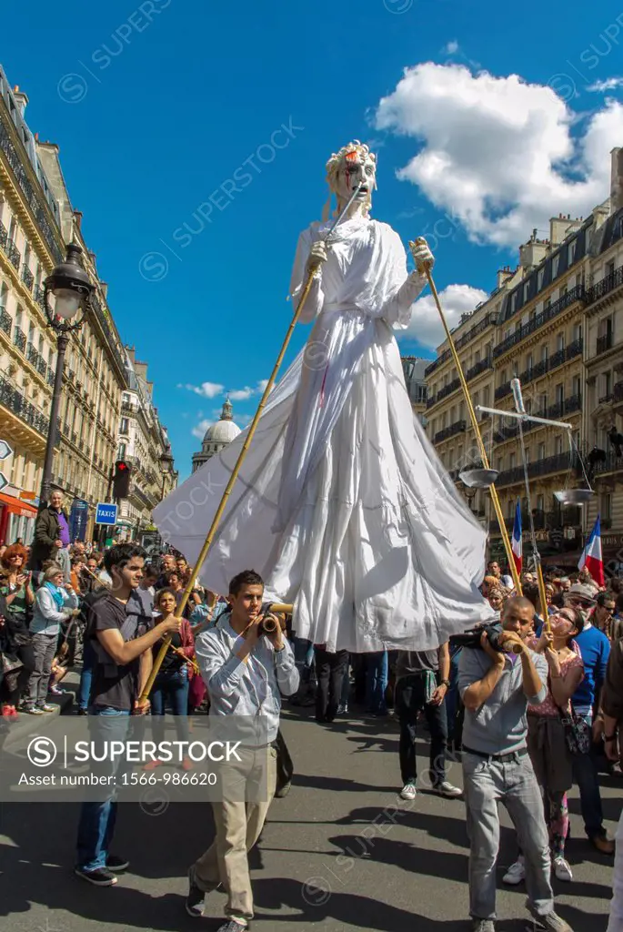 Paris, France, French Street Theatre Group, Holding huge Statue, Outside on Street During Annual May Day Events,