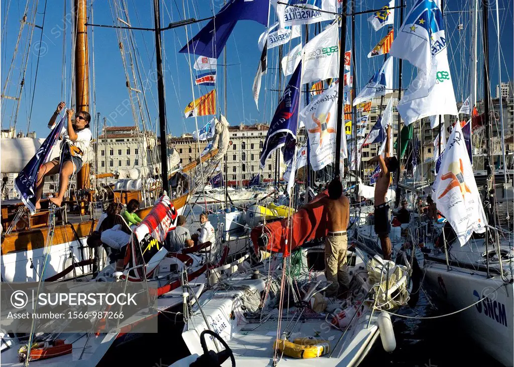 preparing boats to traditional classic wooden sail boats regatta, old harbour of Marseille, France, Bouches-du-Rhone, Provence- Alpes-Cote d´Azur, Eur...