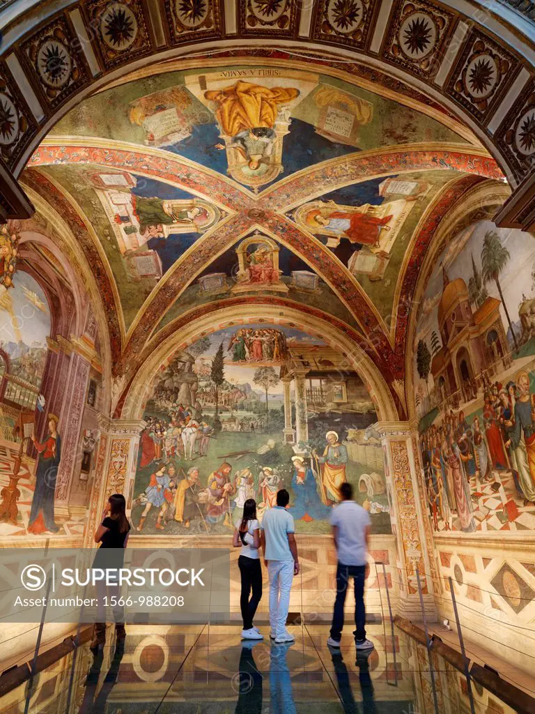 Four teenagers admiring the Pinturicchio mural in the Church of Santa Maria Maggiore.