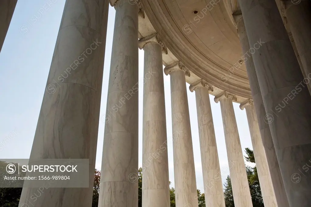 Marble columns create pattern at the Jefferson Memorial 